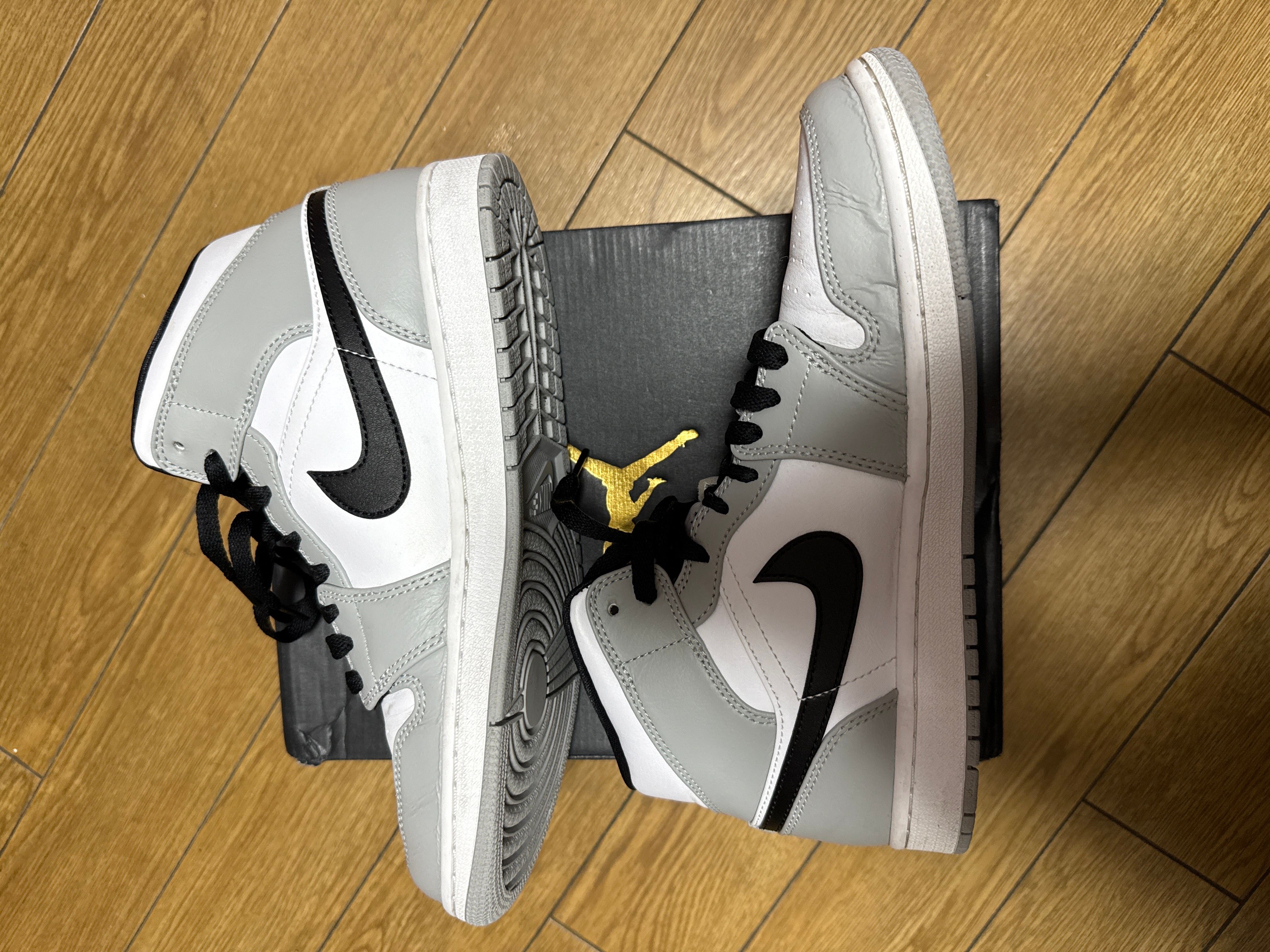 Nike Air Jordan 1 Mid "Light Smoke Grey/White/Black"