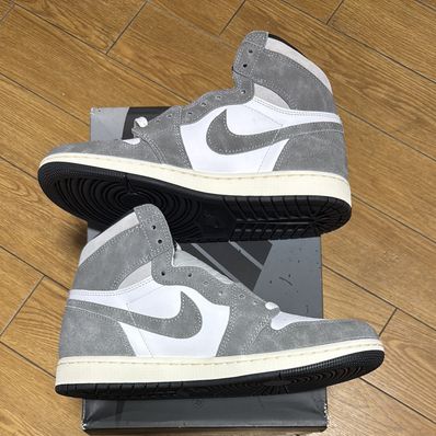 Nike Air Jordan 1 Retro High OG "Black and Smoke Grey"