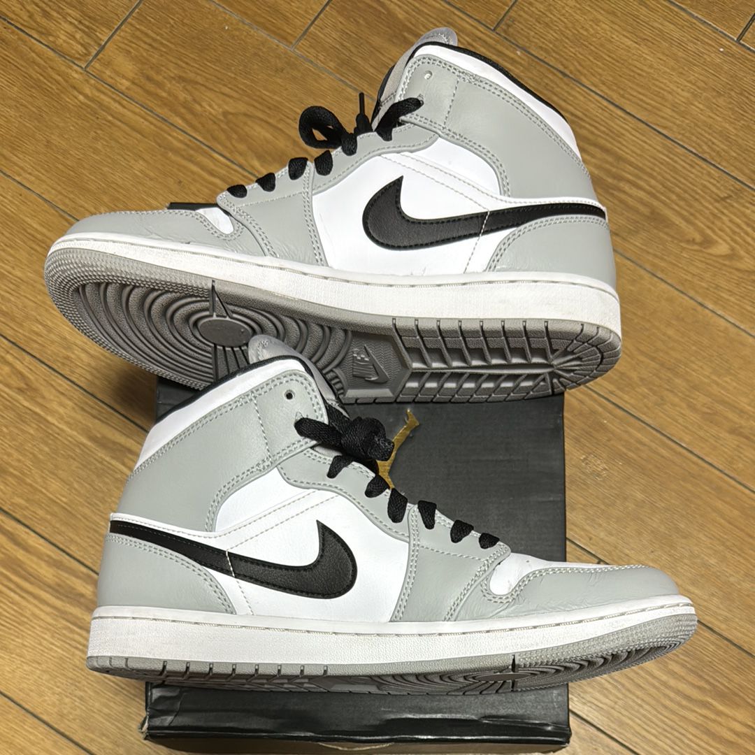 Nike Air Jordan 1 Mid "Light Smoke Grey/White/Black"