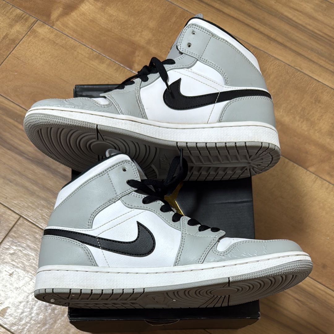 Nike Air Jordan 1 Mid "Light Smoke Grey/White/Black"
