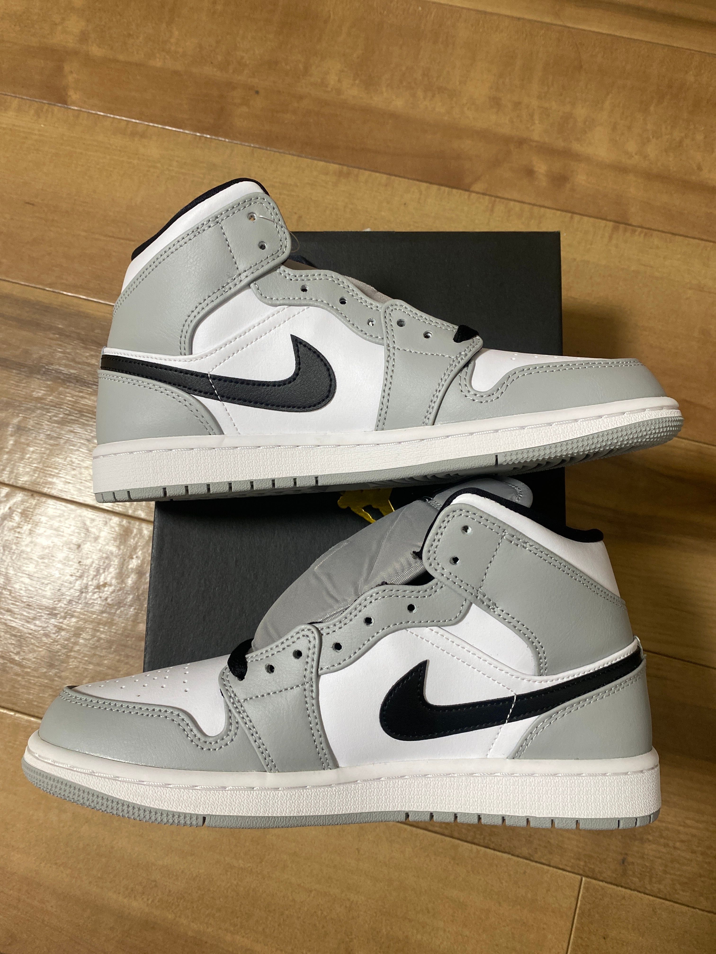 Nike Air Jordan 1 Mid "Light Smoke Grey/White/Black"