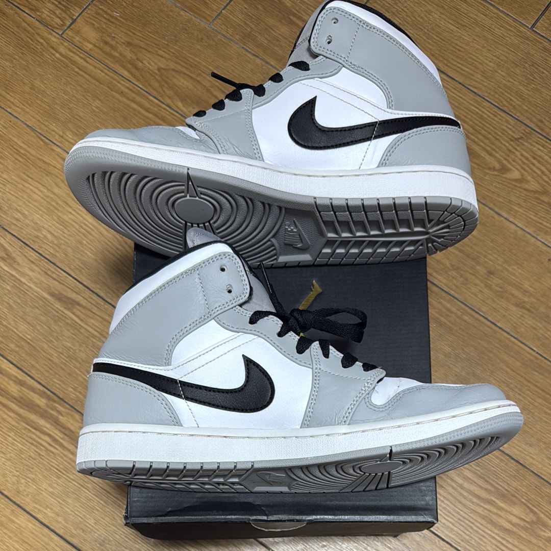Nike Air Jordan 1 Mid "Light Smoke Grey/White/Black"