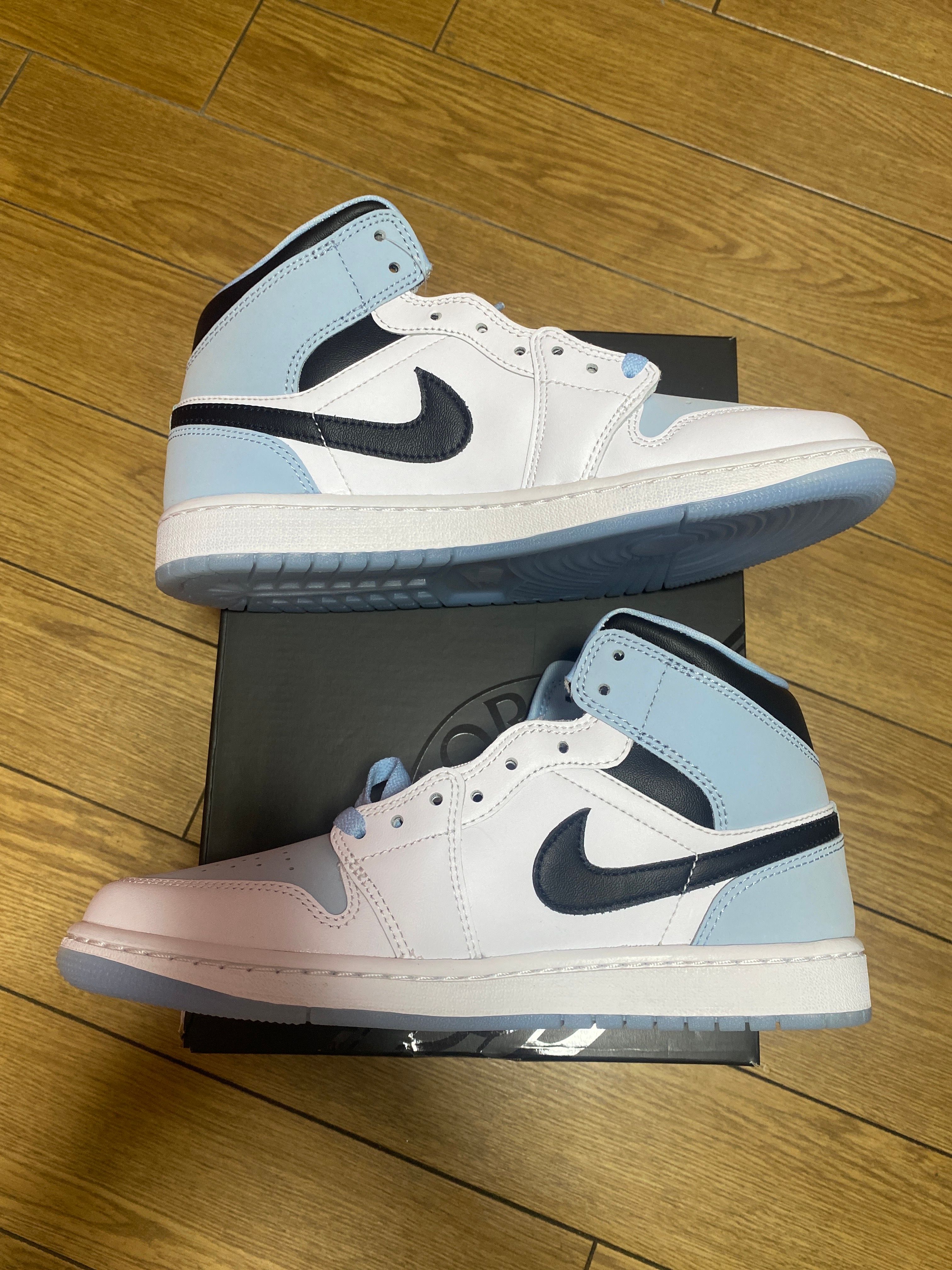 Nike Air Jordan 1 Mid "Ice Blue Nubuck"