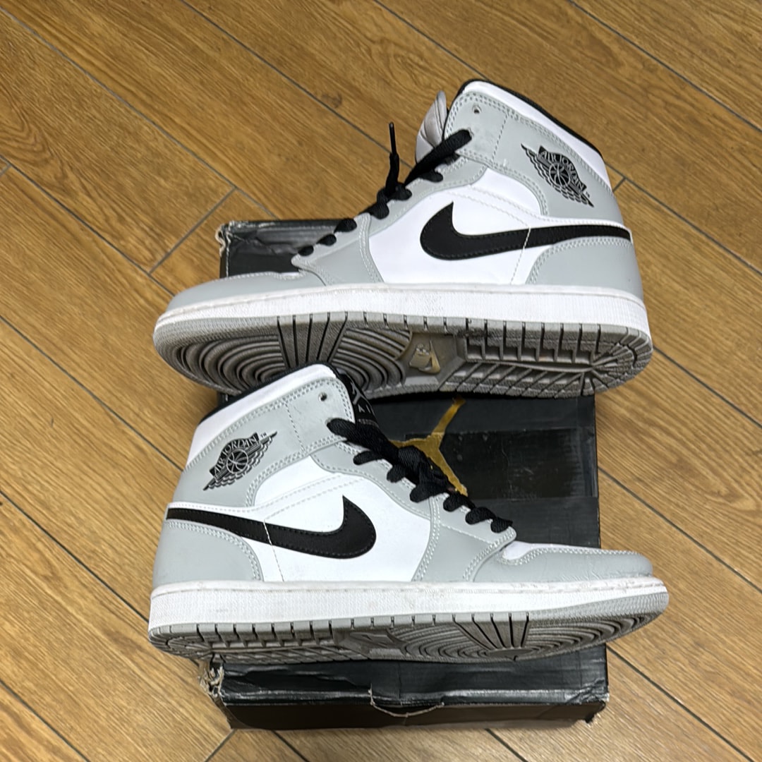 Nike Air Jordan 1 Mid "Light Smoke Grey/White/Black"