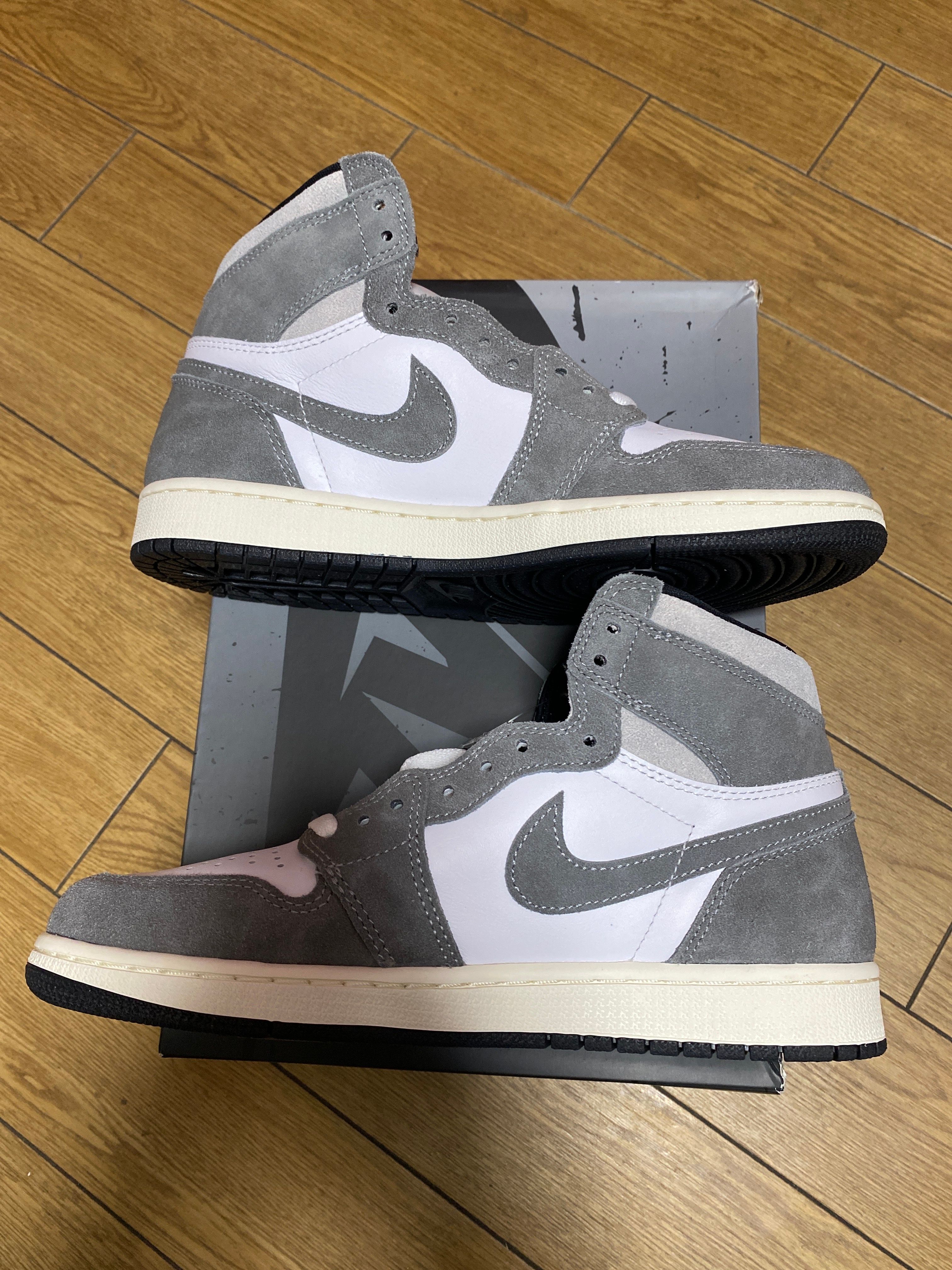 Nike Air Jordan 1 Retro High OG "Black and Smoke Grey"