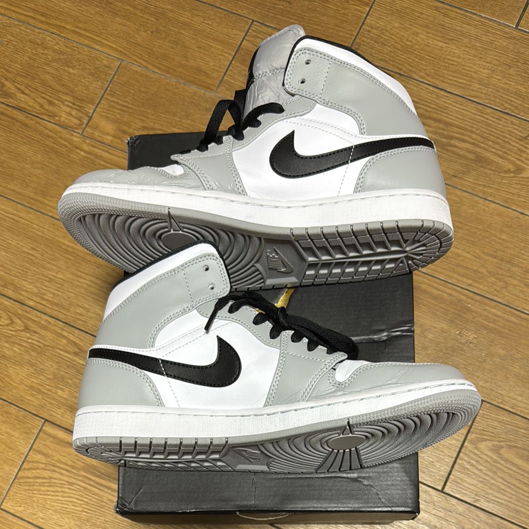 Nike Air Jordan 1 Mid "Light Smoke Grey/White/Black"