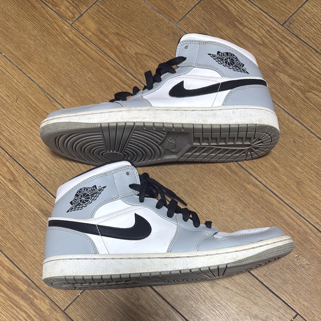 Nike Air Jordan 1 Mid "Light Smoke Grey/White/Black"