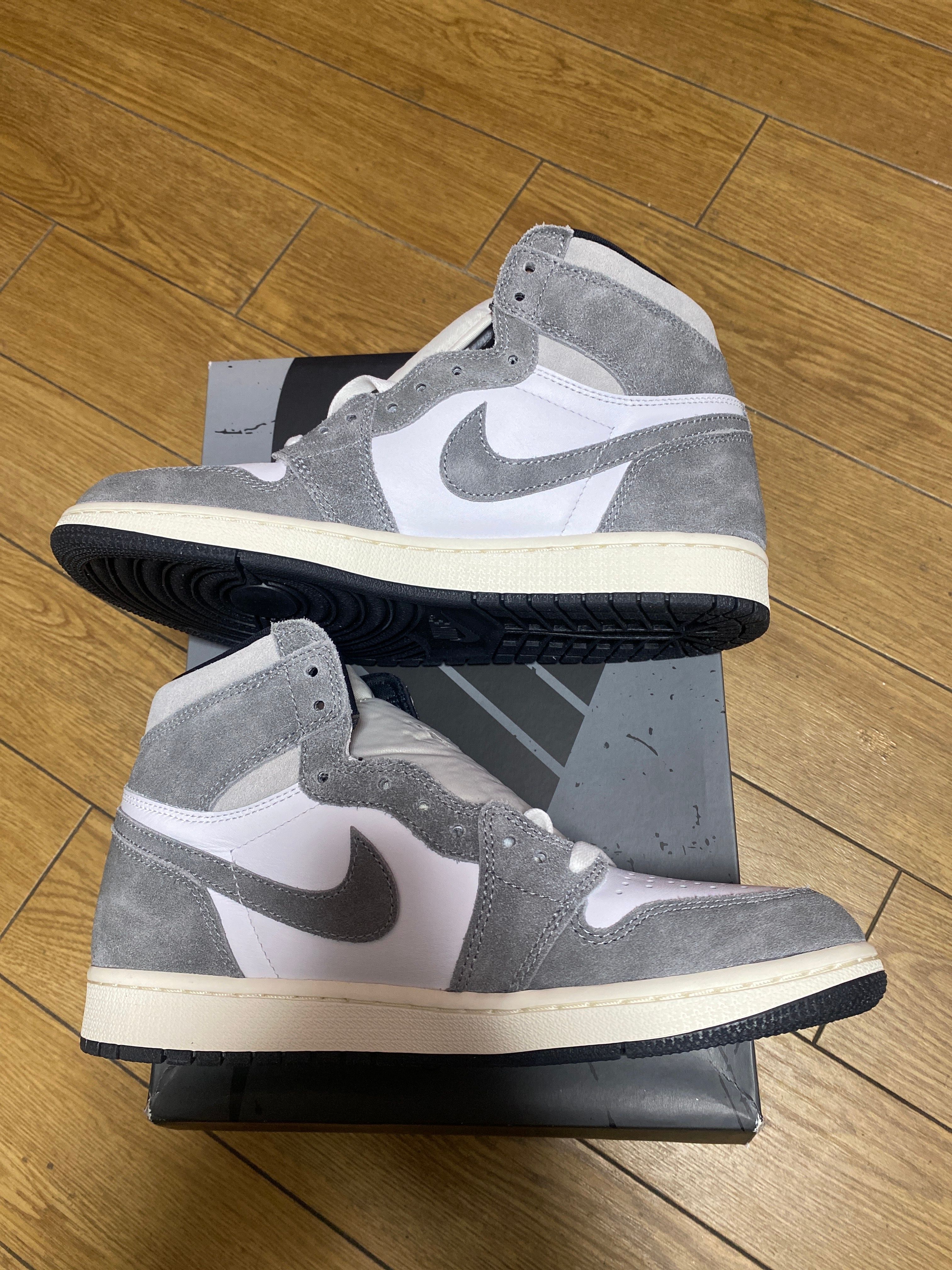 Nike Air Jordan 1 Retro High OG "Black and Smoke Grey"