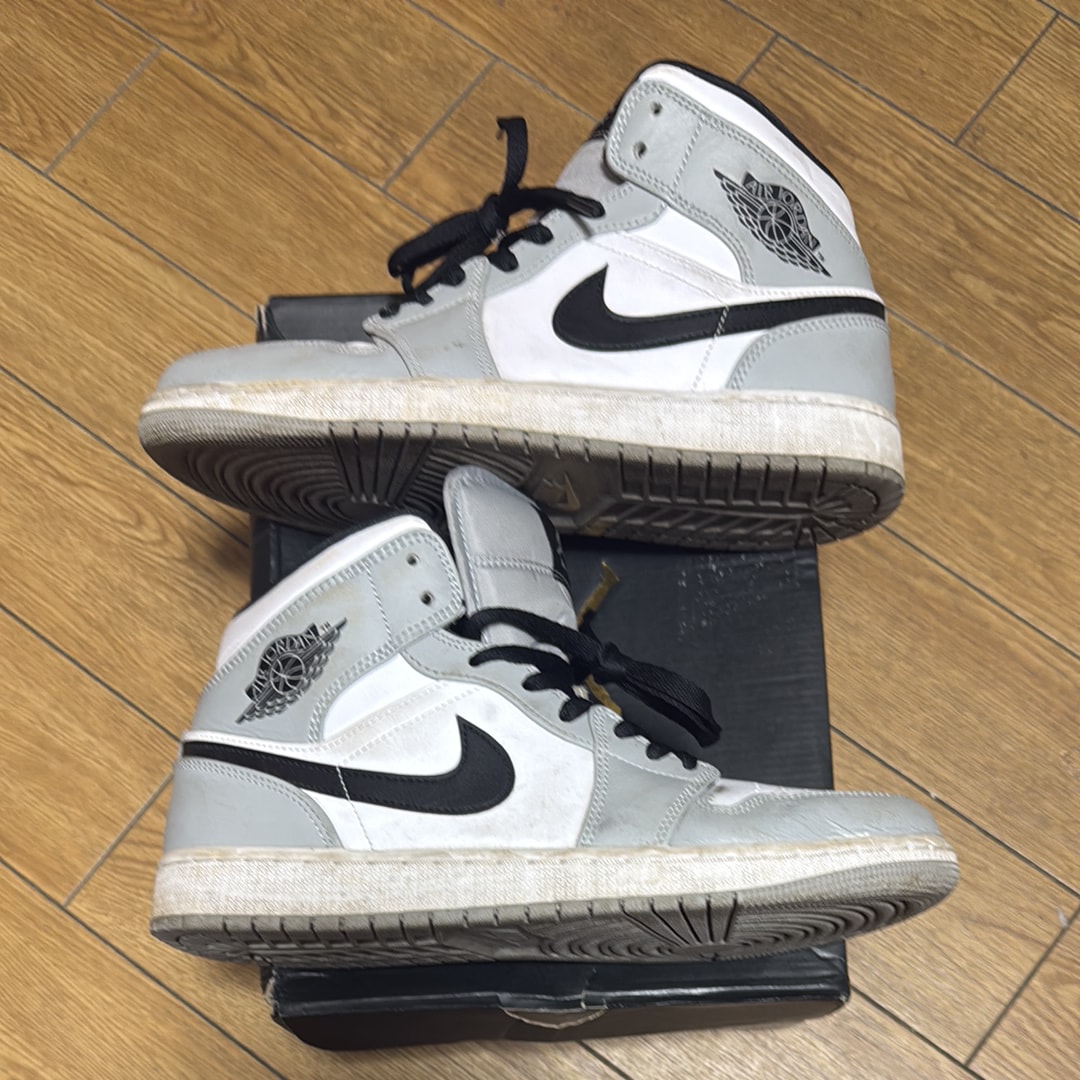 Nike Air Jordan 1 Mid "Light Smoke Grey/White/Black"