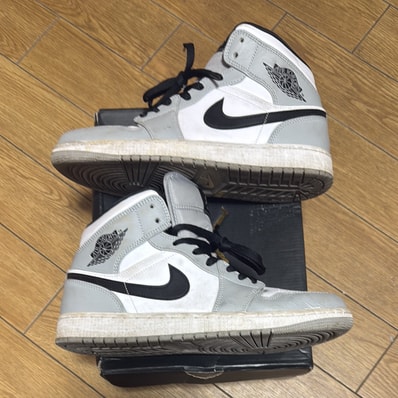 Nike Air Jordan 1 Mid "Light Smoke Grey/White/Black"