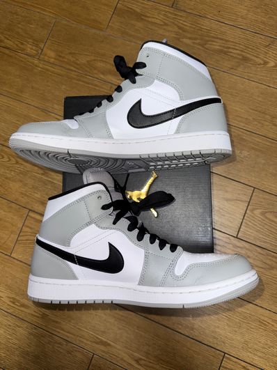 Nike Air Jordan 1 Mid "Light Smoke Grey/White/Black"
