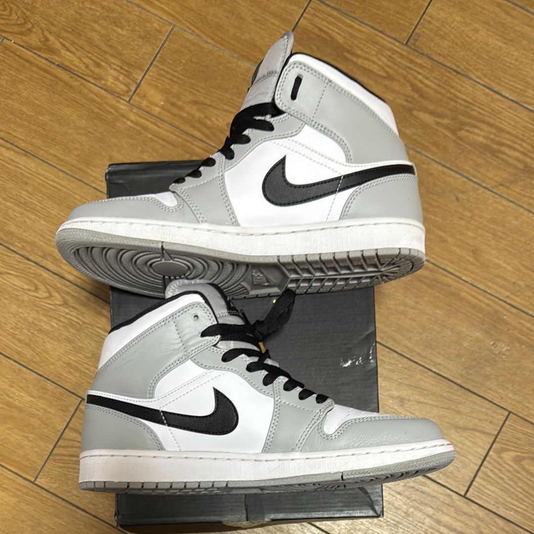 Nike Air Jordan 1 Mid "Light Smoke Grey/White/Black"