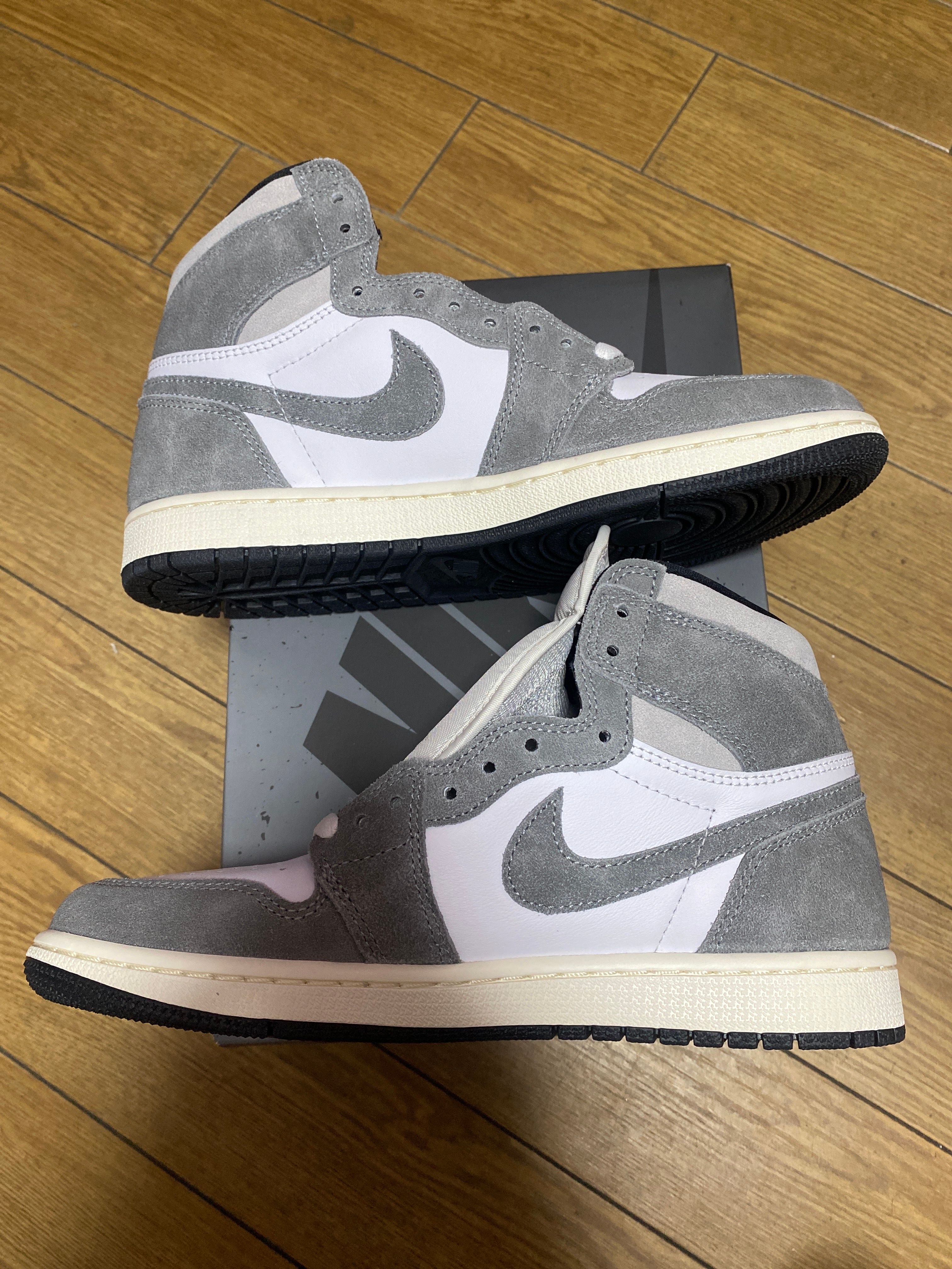 Nike Air Jordan 1 Retro High OG "Black and Smoke Grey"