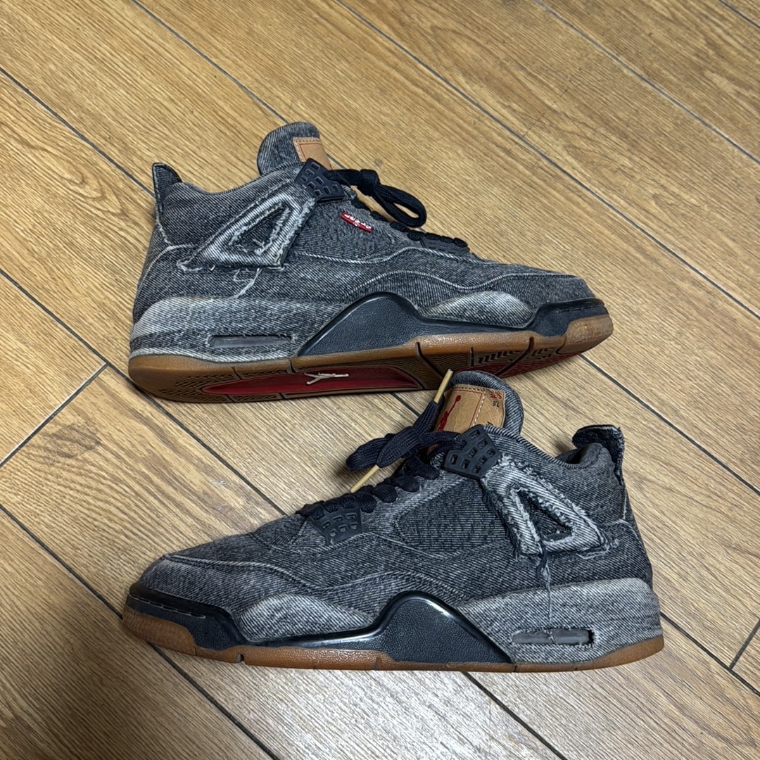 Nike × Levi's Air Jordan 4 "Black Denim" (LEVIS Tab)