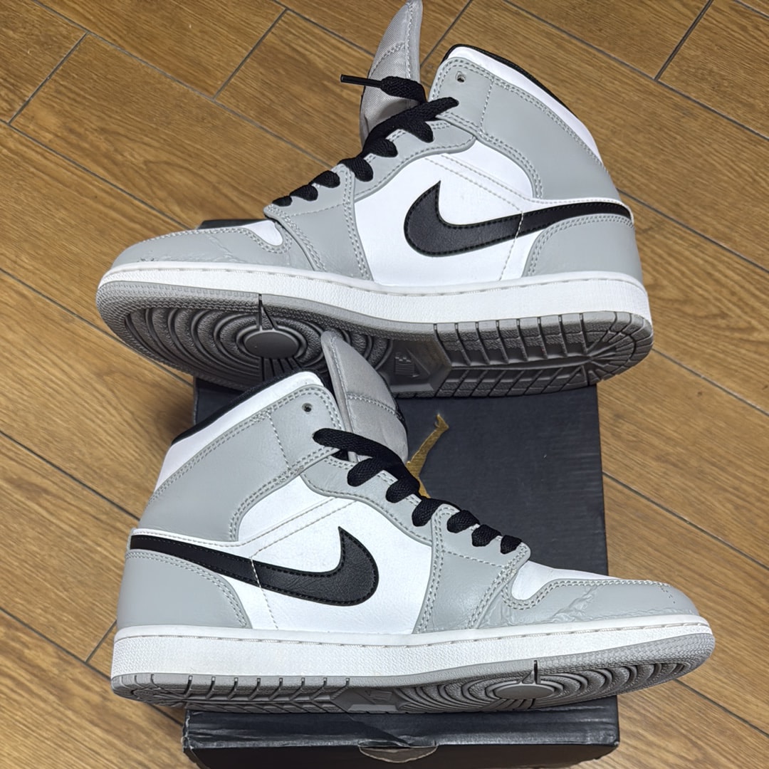 Nike Air Jordan 1 Mid "Light Smoke Grey/White/Black"
