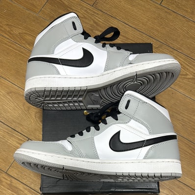 Nike Air Jordan 1 Mid "Light Smoke Grey/White/Black"