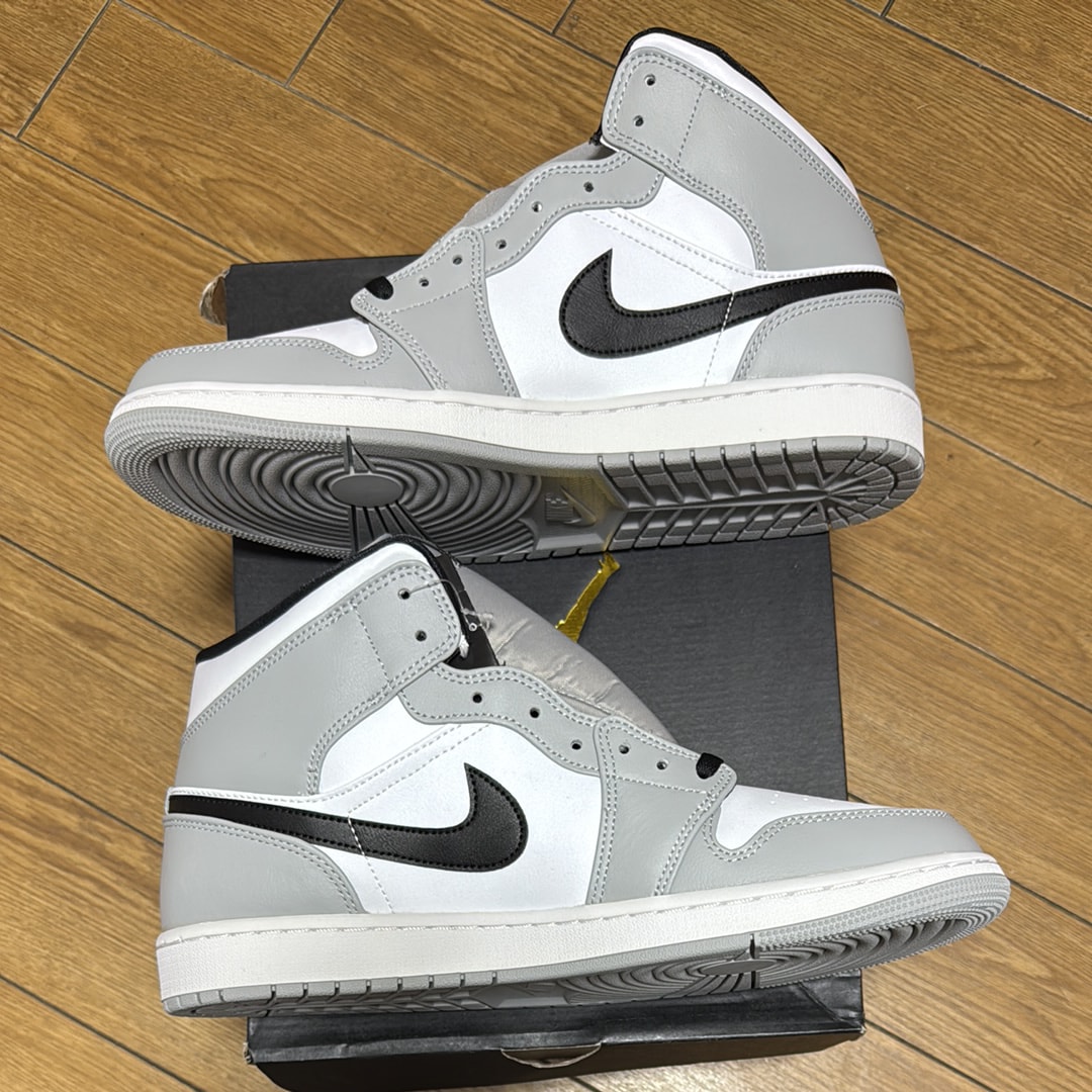 Nike Air Jordan 1 Mid "Light Smoke Grey/White/Black"