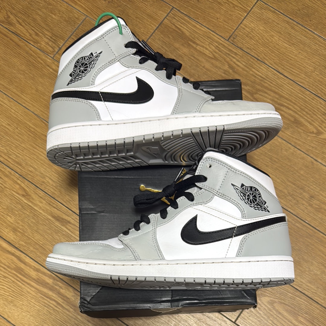 Nike Air Jordan 1 Mid "Light Smoke Grey/White/Black"