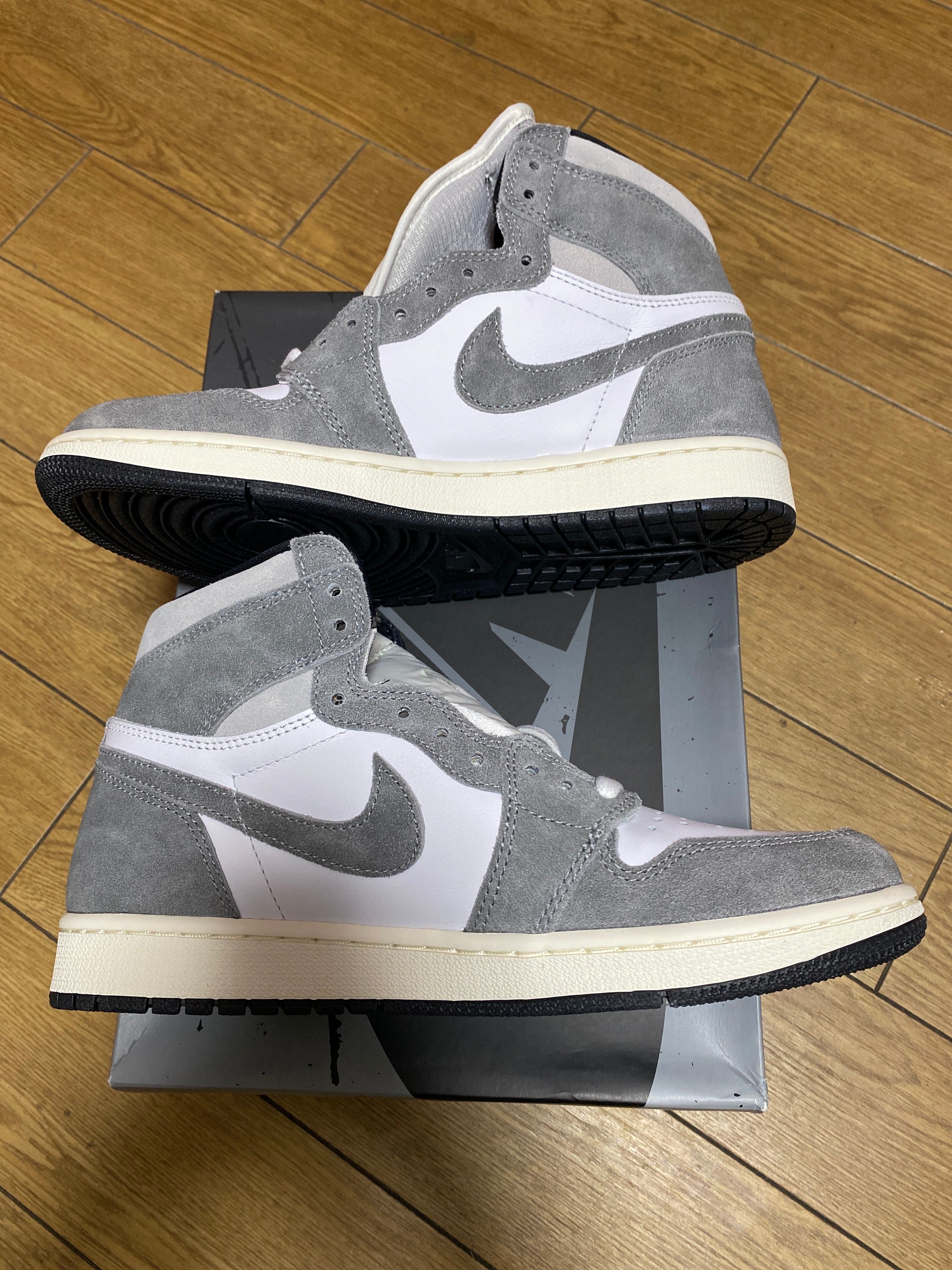 Nike Air Jordan 1 Retro High OG "Black and Smoke Grey"