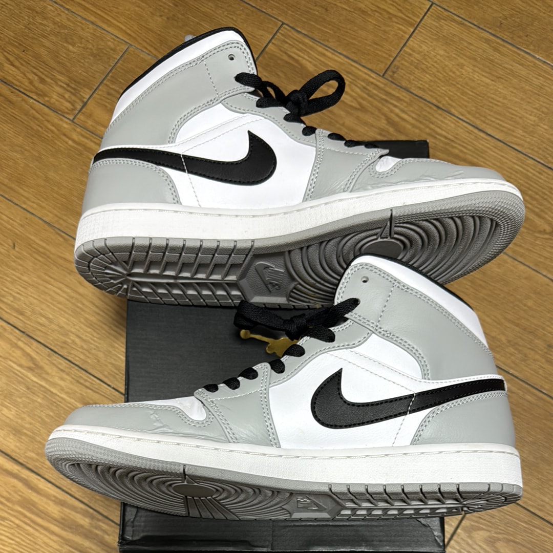 Nike Air Jordan 1 Mid "Light Smoke Grey/White/Black"