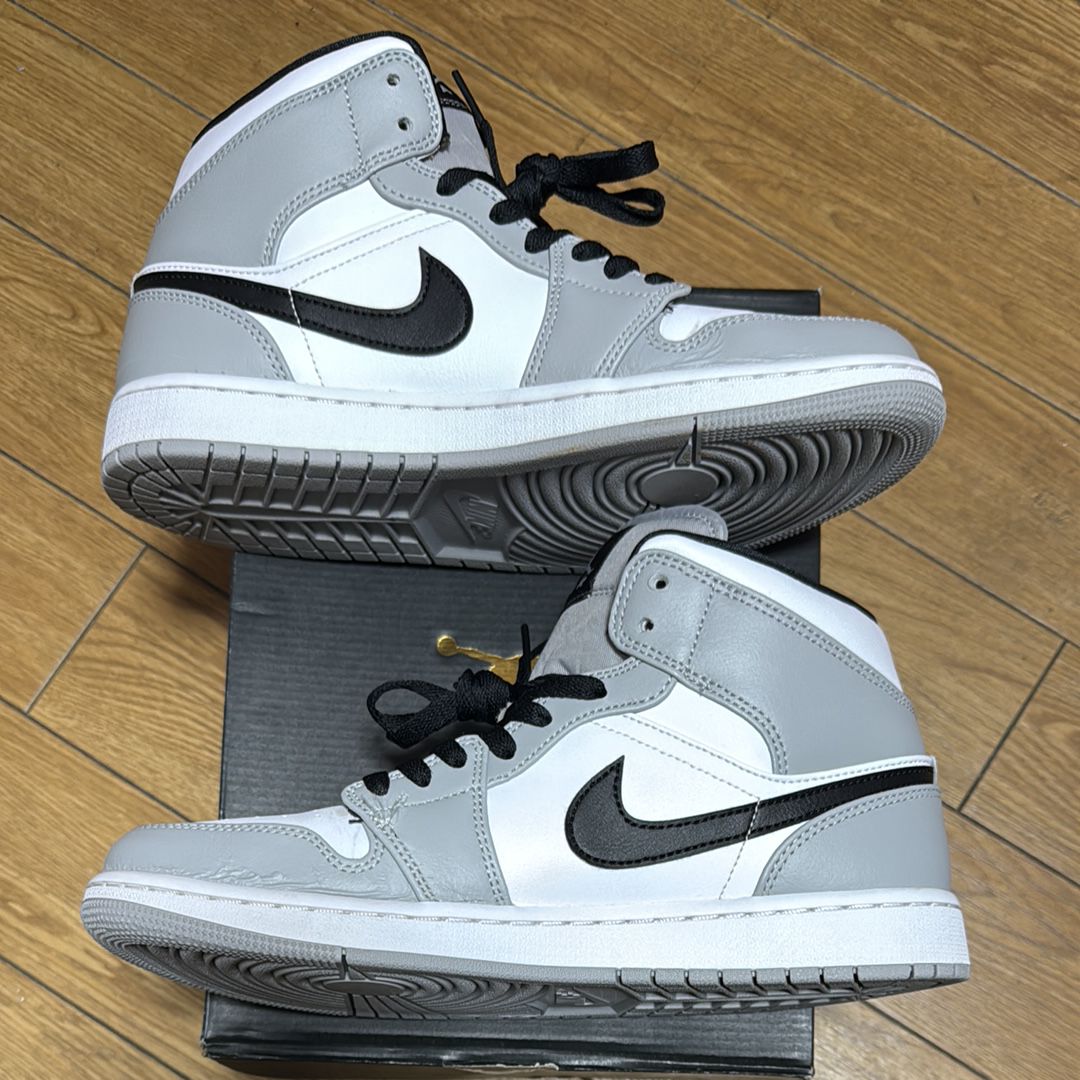 Nike Air Jordan 1 Mid "Light Smoke Grey/White/Black"