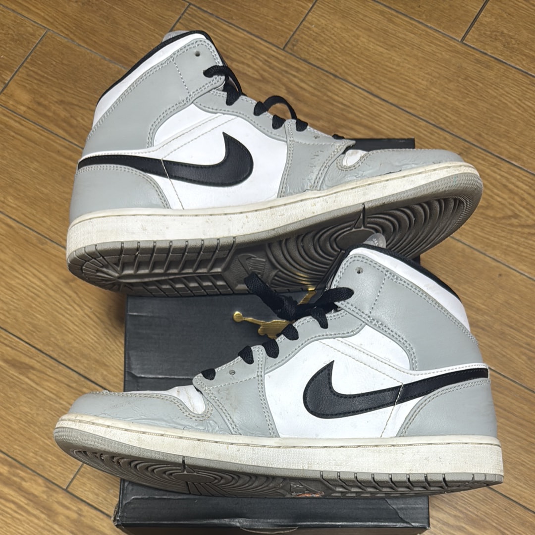 Nike Air Jordan 1 Mid "Light Smoke Grey/White/Black"