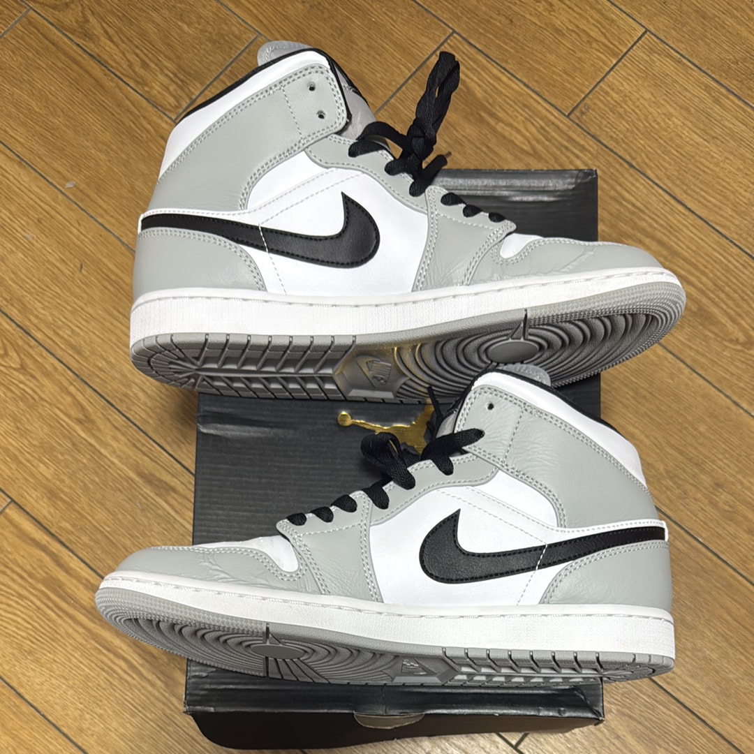 Nike Air Jordan 1 Mid "Light Smoke Grey/White/Black"