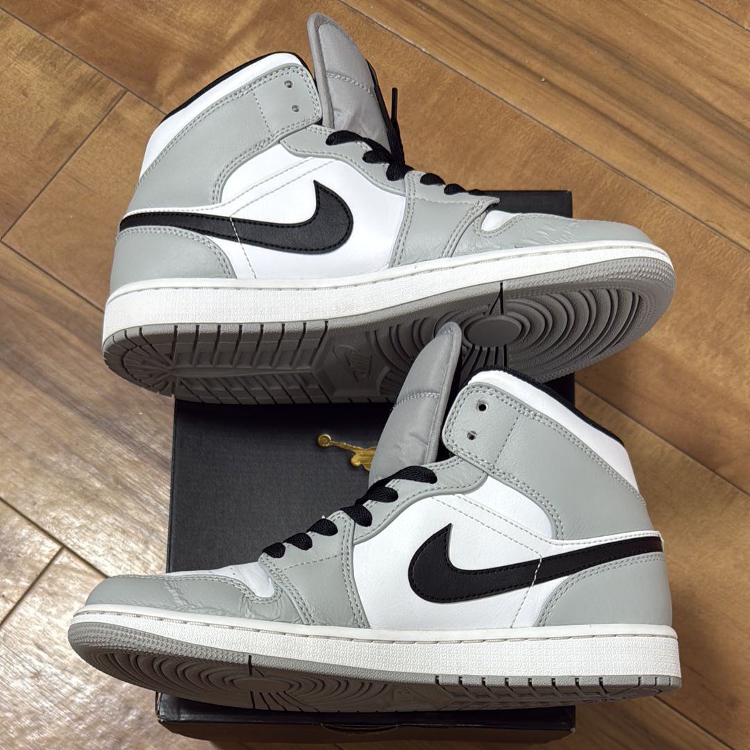 Nike Air Jordan 1 Mid "Light Smoke Grey/White/Black"