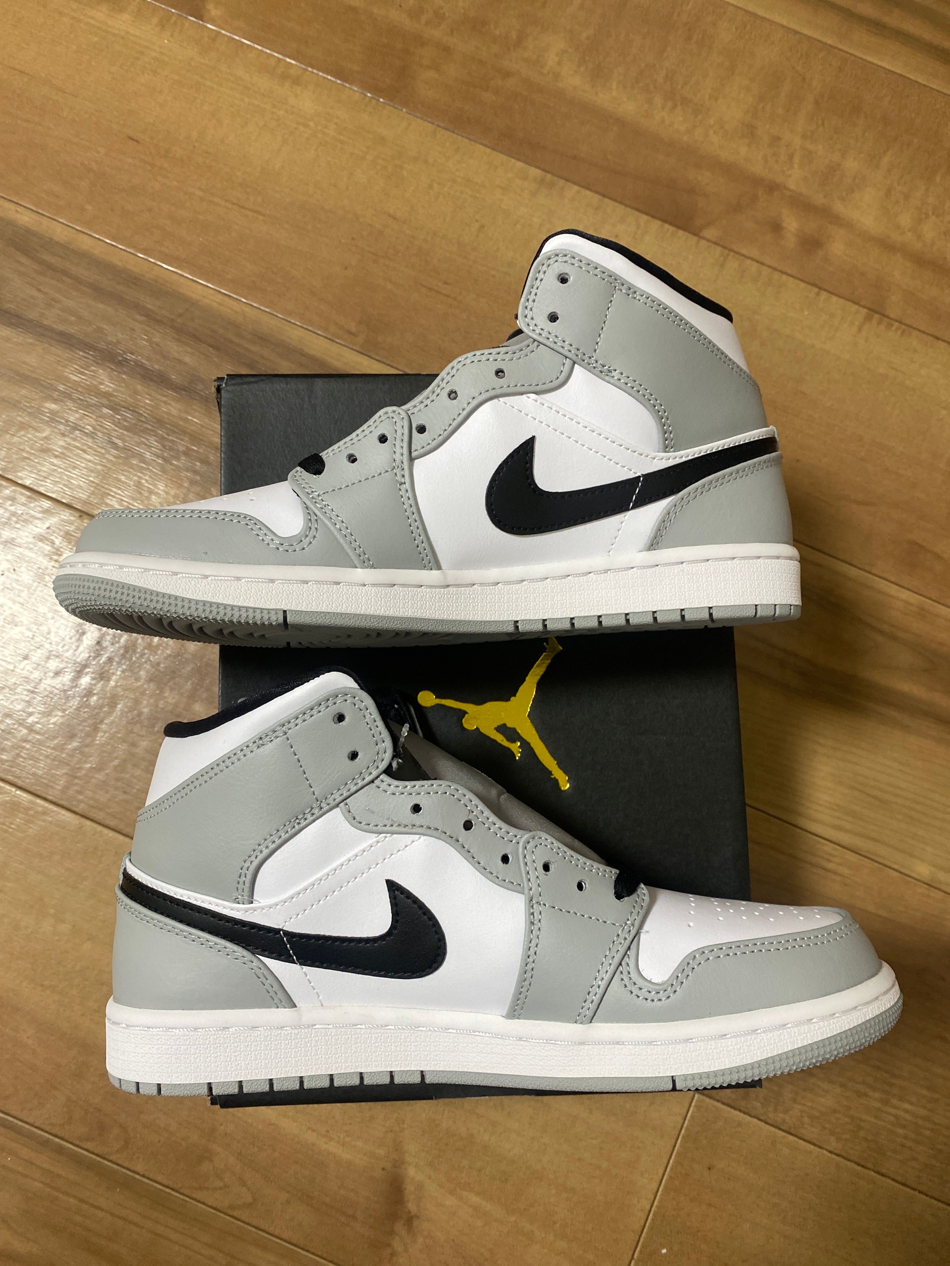 Nike Air Jordan 1 Mid "Light Smoke Grey/White/Black"