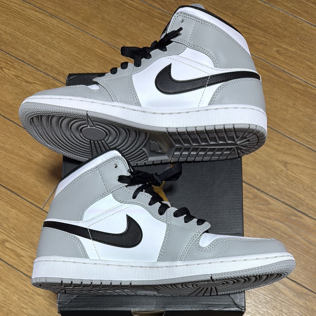 Nike Air Jordan 1 Mid "Light Smoke Grey/White/Black"