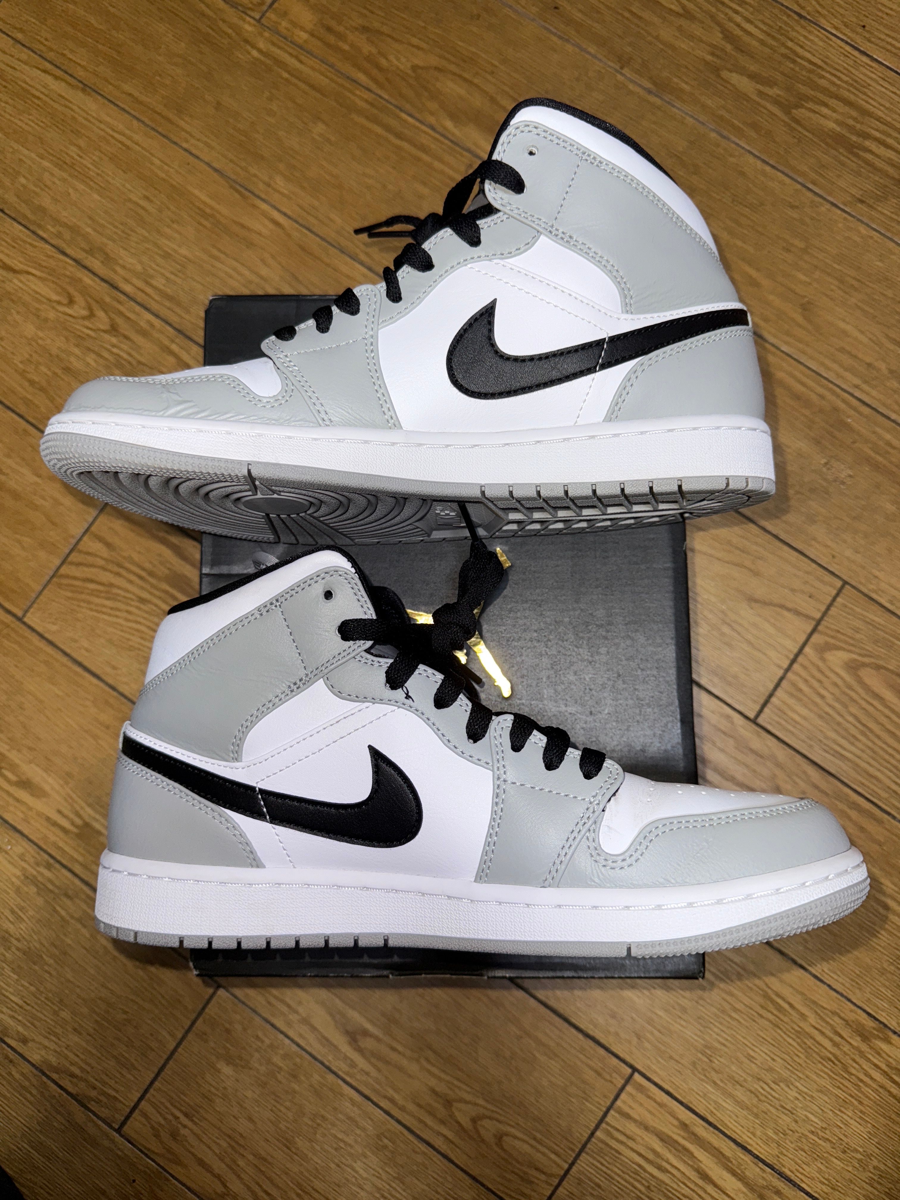 Nike Air Jordan 1 Mid "Light Smoke Grey/White/Black"