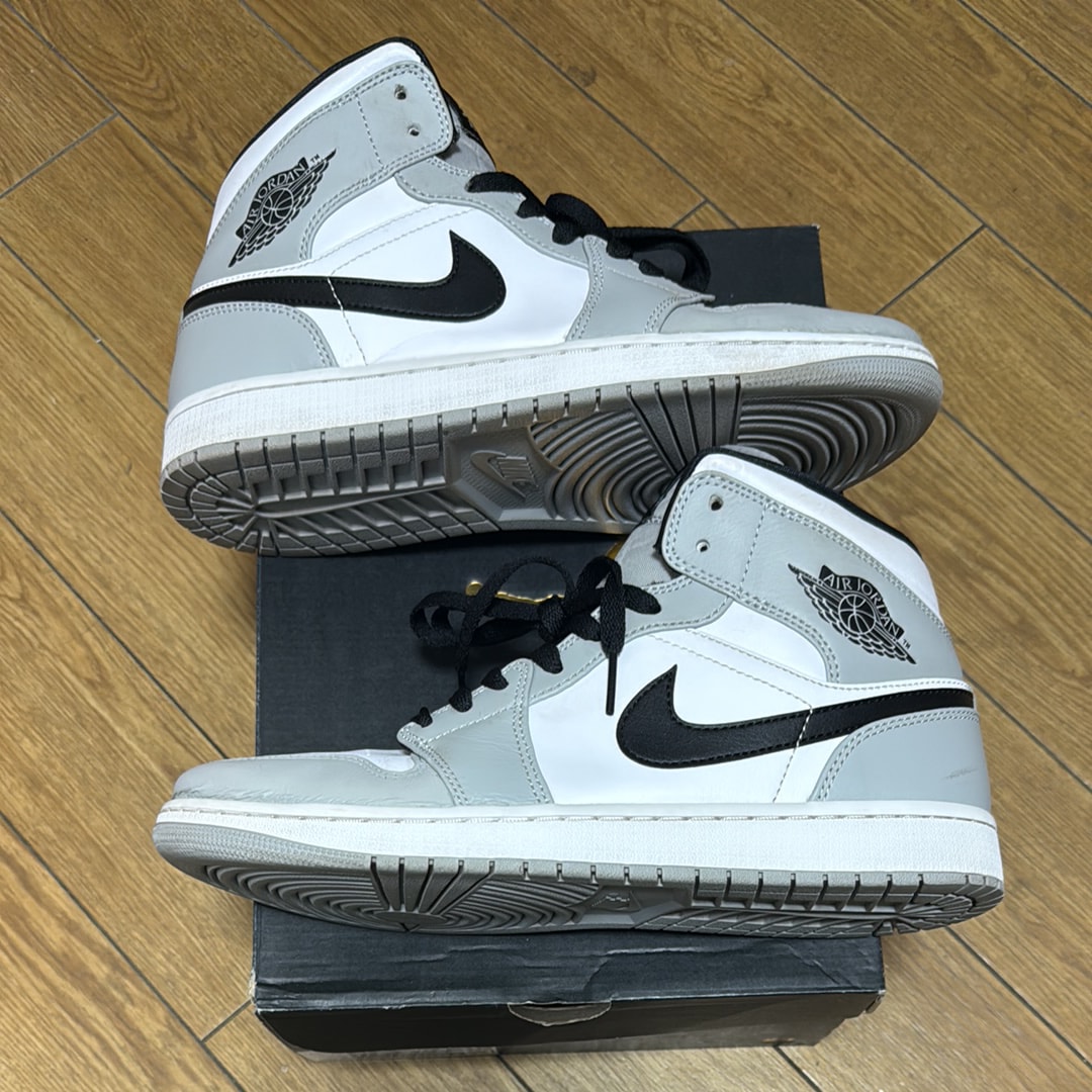Nike Air Jordan 1 Mid "Light Smoke Grey/White/Black"