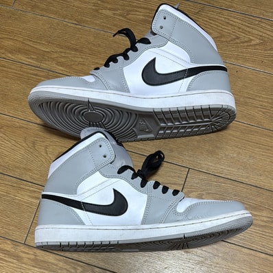 Nike Air Jordan 1 Mid "Light Smoke Grey/White/Black"