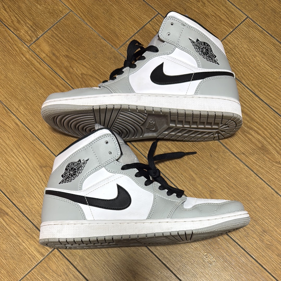 Nike Air Jordan 1 Mid "Light Smoke Grey/White/Black"