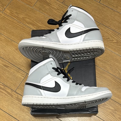 Nike Air Jordan 1 Mid "Light Smoke Grey/White/Black"