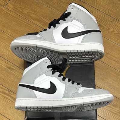 Nike Air Jordan 1 Mid "Light Smoke Grey/White/Black"