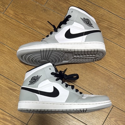 Nike Air Jordan 1 Mid "Light Smoke Grey/White/Black"
