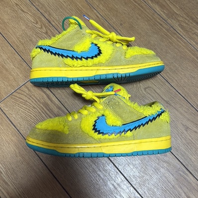 Grateful Dead × Nike SB Dunk Low "Yellow Bear"