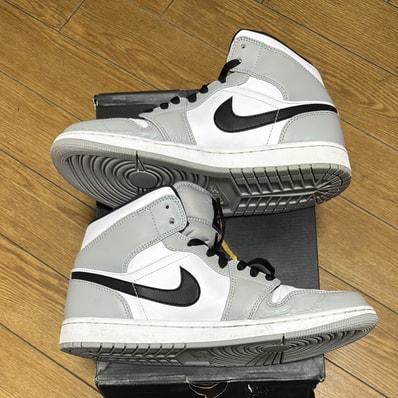 Nike Air Jordan 1 Mid "Light Smoke Grey/White/Black"
