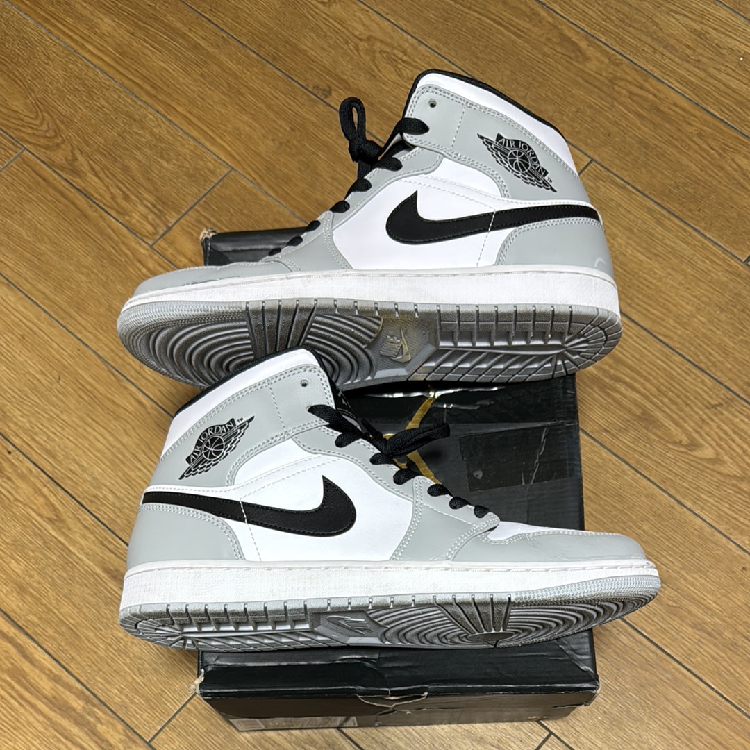 Nike Air Jordan 1 Mid "Light Smoke Grey/White/Black"