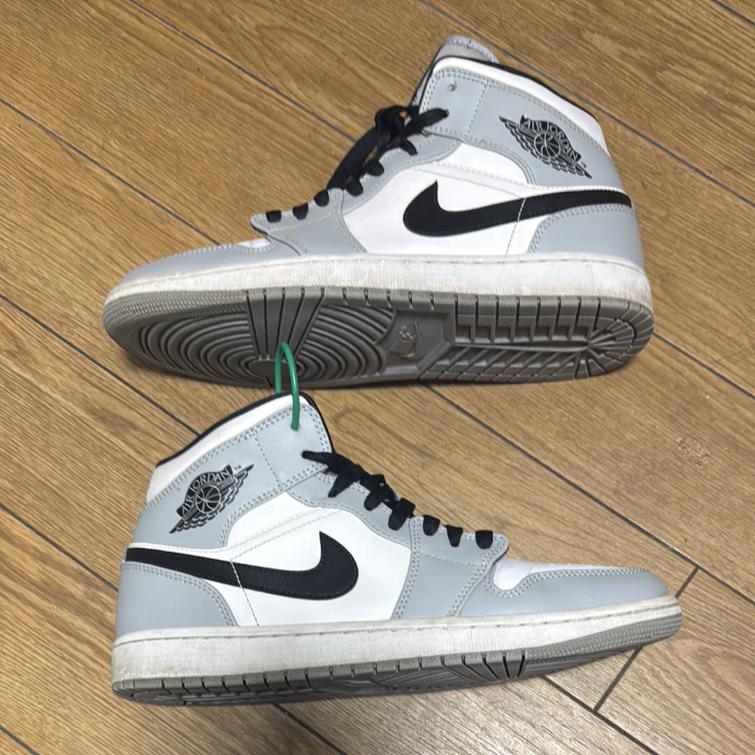 Nike Air Jordan 1 Mid "Light Smoke Grey/White/Black"