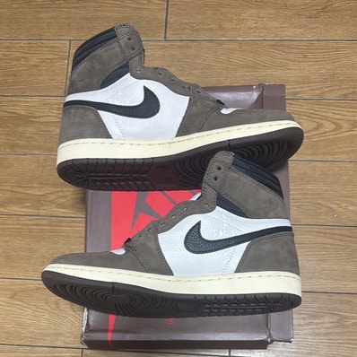 Travis Scott × Nike Air Jordan 1 Retro High OG TS SP "Sail/Dark Mocha"