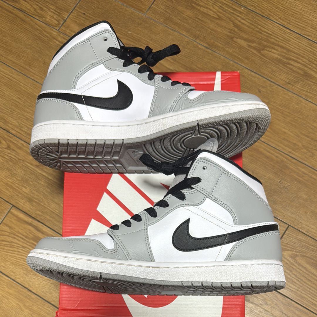 Nike Air Jordan 1 Mid "Light Smoke Grey/White/Black"