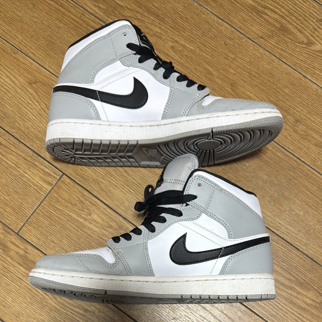 Nike Air Jordan 1 Mid "Light Smoke Grey/White/Black"
