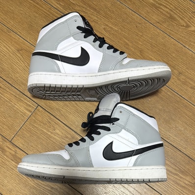 Nike Air Jordan 1 Mid "Light Smoke Grey/White/Black"