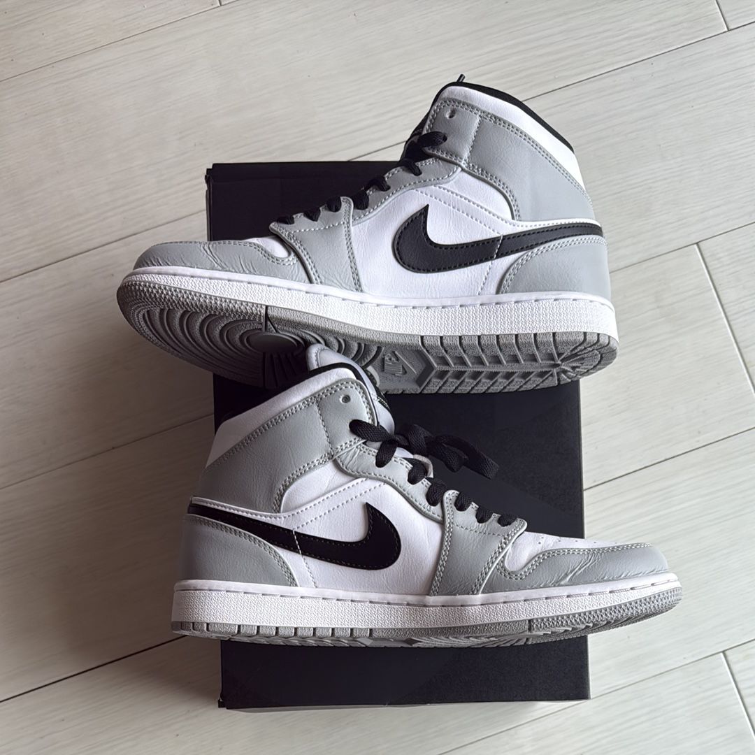Nike Air Jordan 1 Mid "Light Smoke Grey/White/Black"