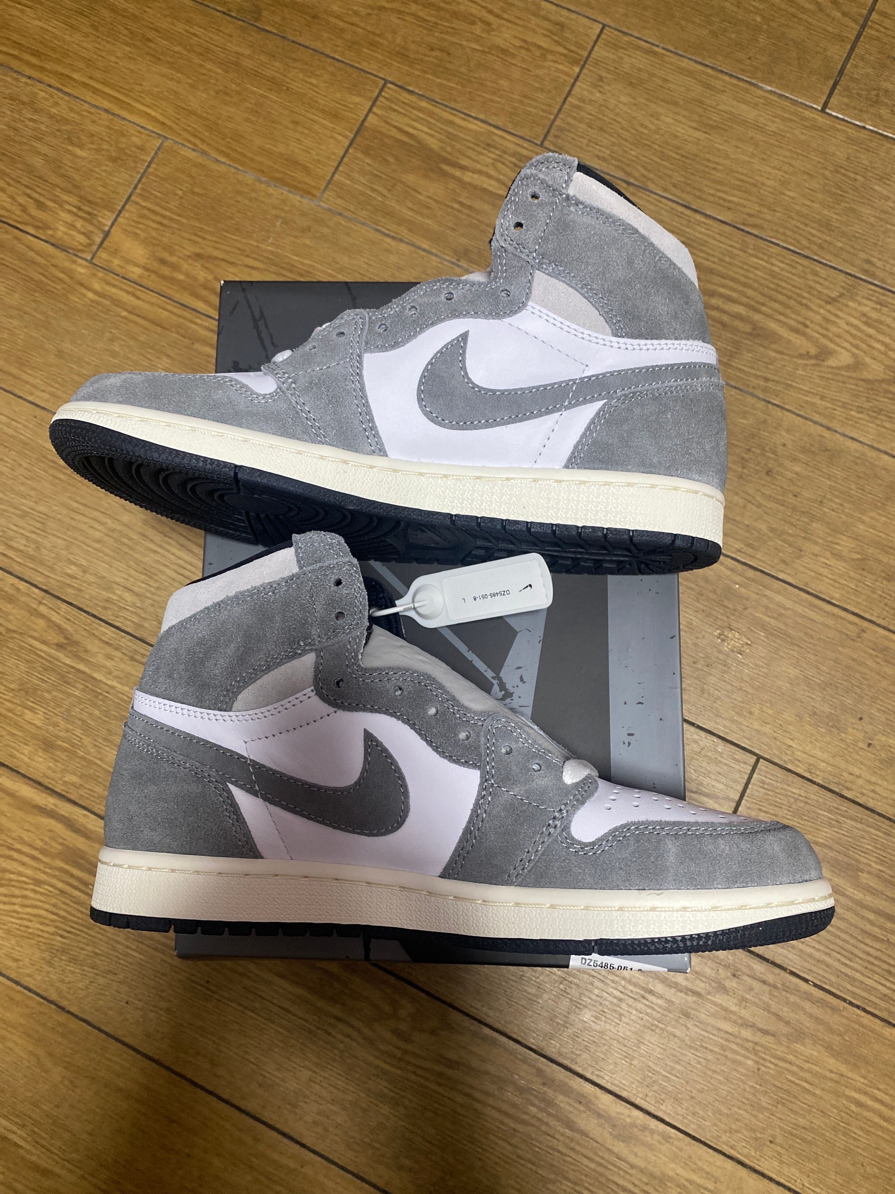 Nike Air Jordan 1 Retro High OG "Black and Smoke Grey"