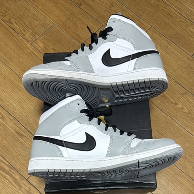 Nike Air Jordan 1 Mid "Light Smoke Grey/White/Black"