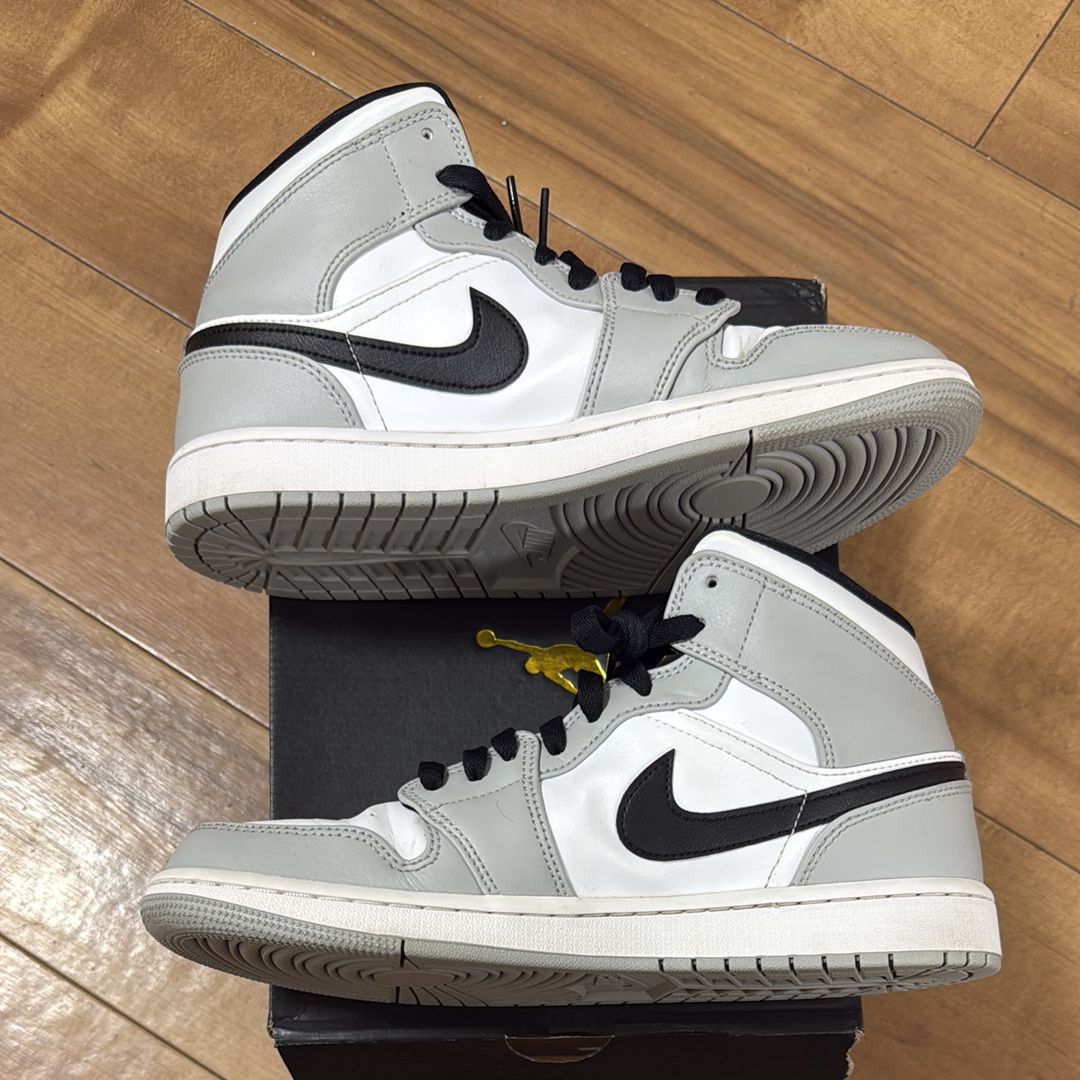 Nike Air Jordan 1 Mid "Light Smoke Grey/White/Black"