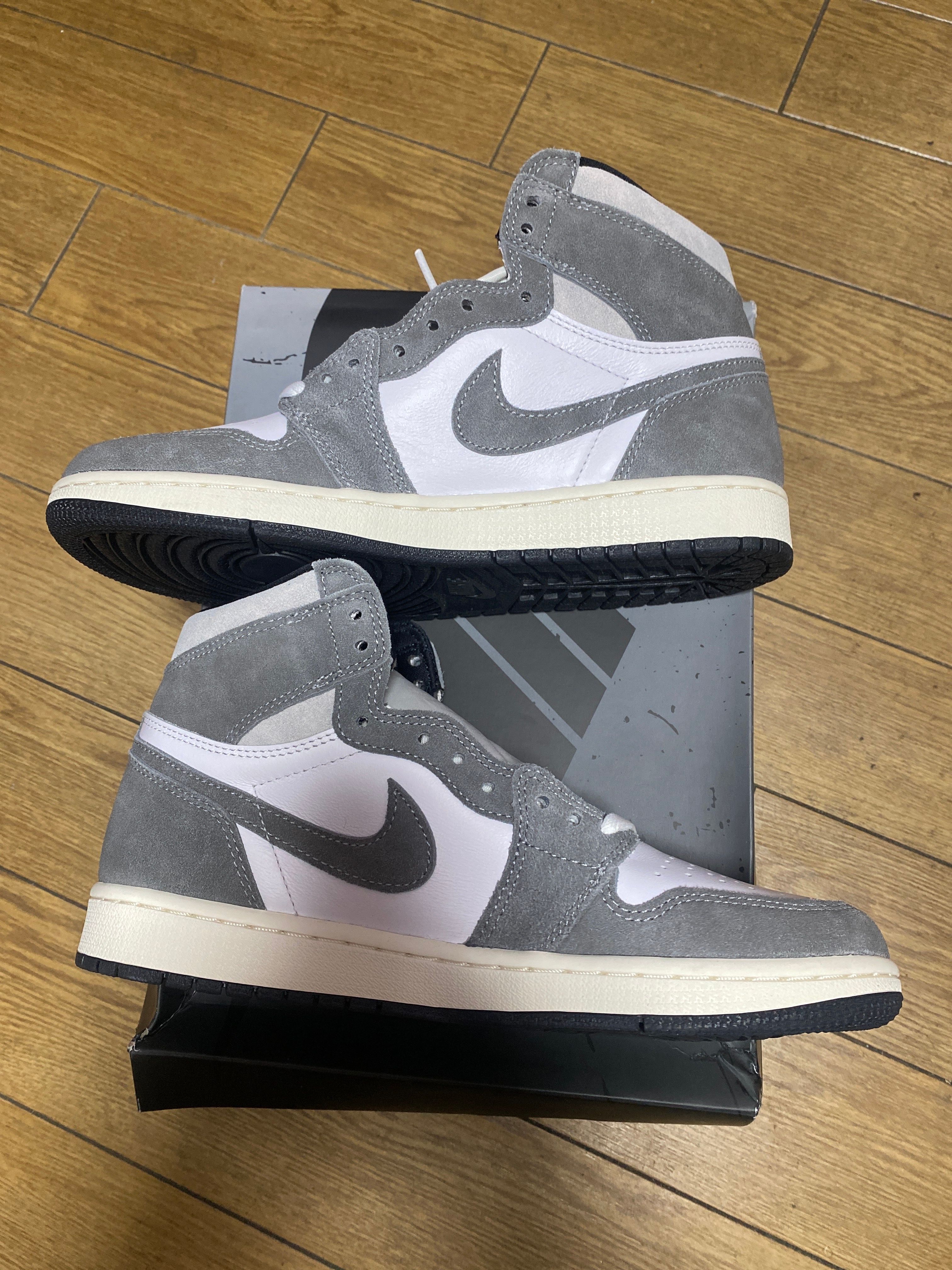 Nike Air Jordan 1 Retro High OG "Black and Smoke Grey"
